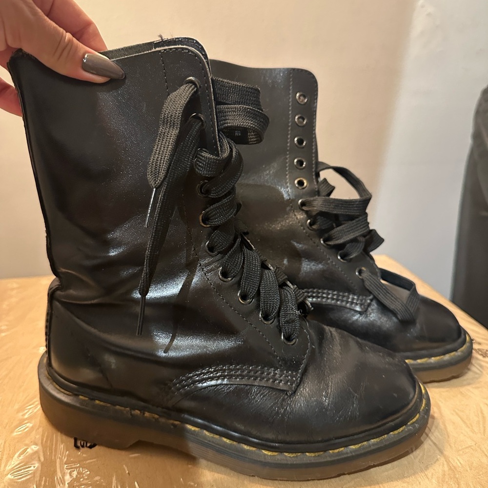 Dr Marteens Black Lace-Up Boots
